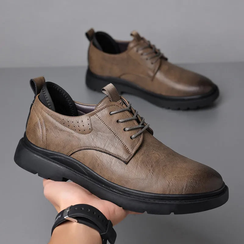 Men's black leather casual shoes with decorative sewing lines and rubber sole