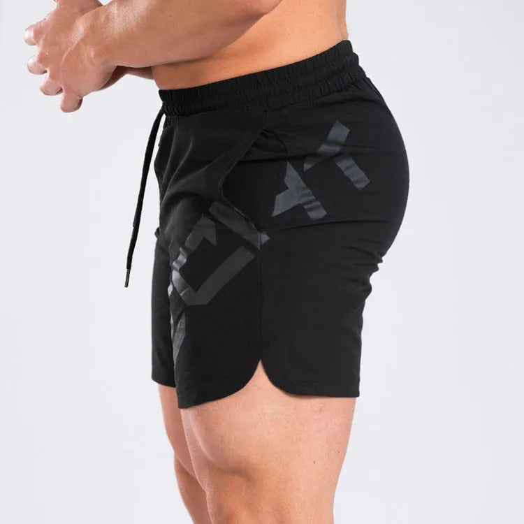 Men's elastic running shorts in black with quick-drying fabric and knee-length design