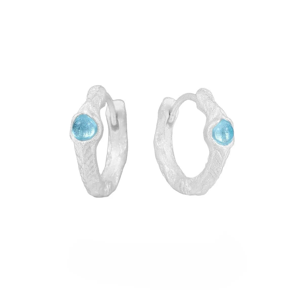 Geometric burnt silver ear clip for women made from 925 silver with round design elements.