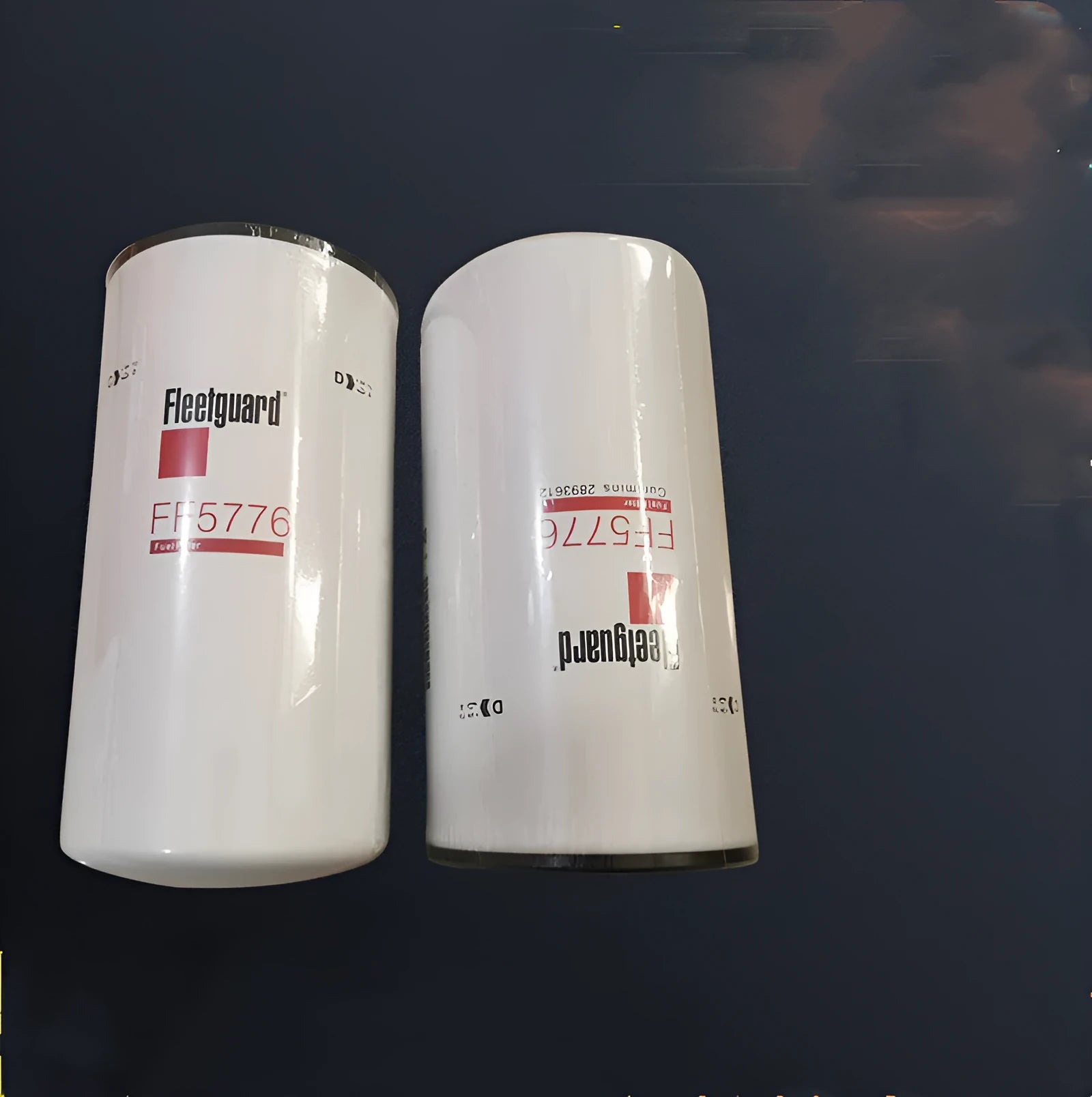 Glass fibre folding filter element for oil with 32mm diameter connections.