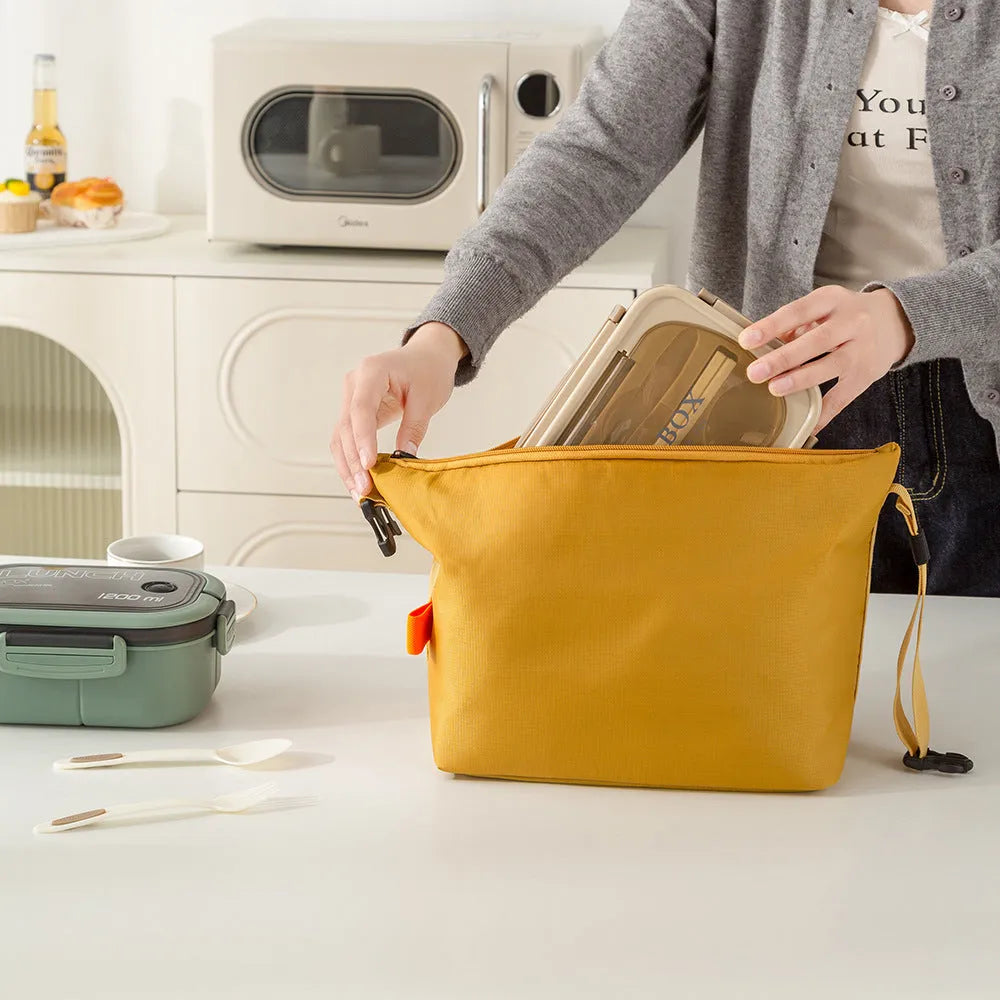 Japanese style insulated lunch bag in Oxford cloth with 24x14cm base dimensions