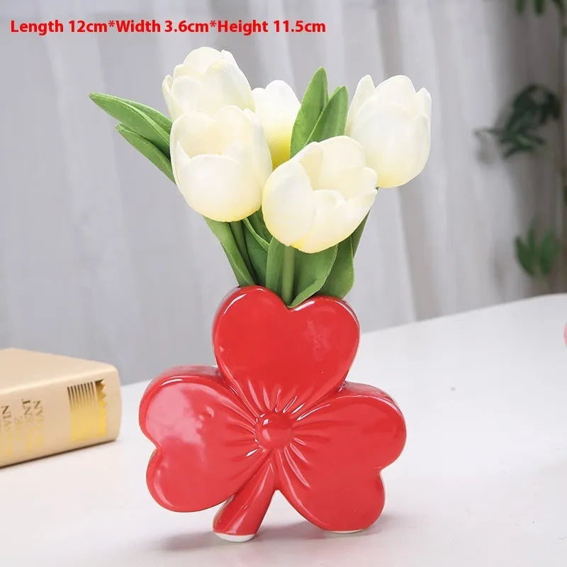 Clover shaped white porcelain ceramic vase in European style for desktop floral decoration