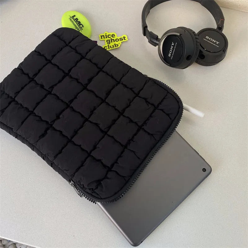 Black nylon laptop storage bag with cloud cotton padding for 15.6-inch computers
