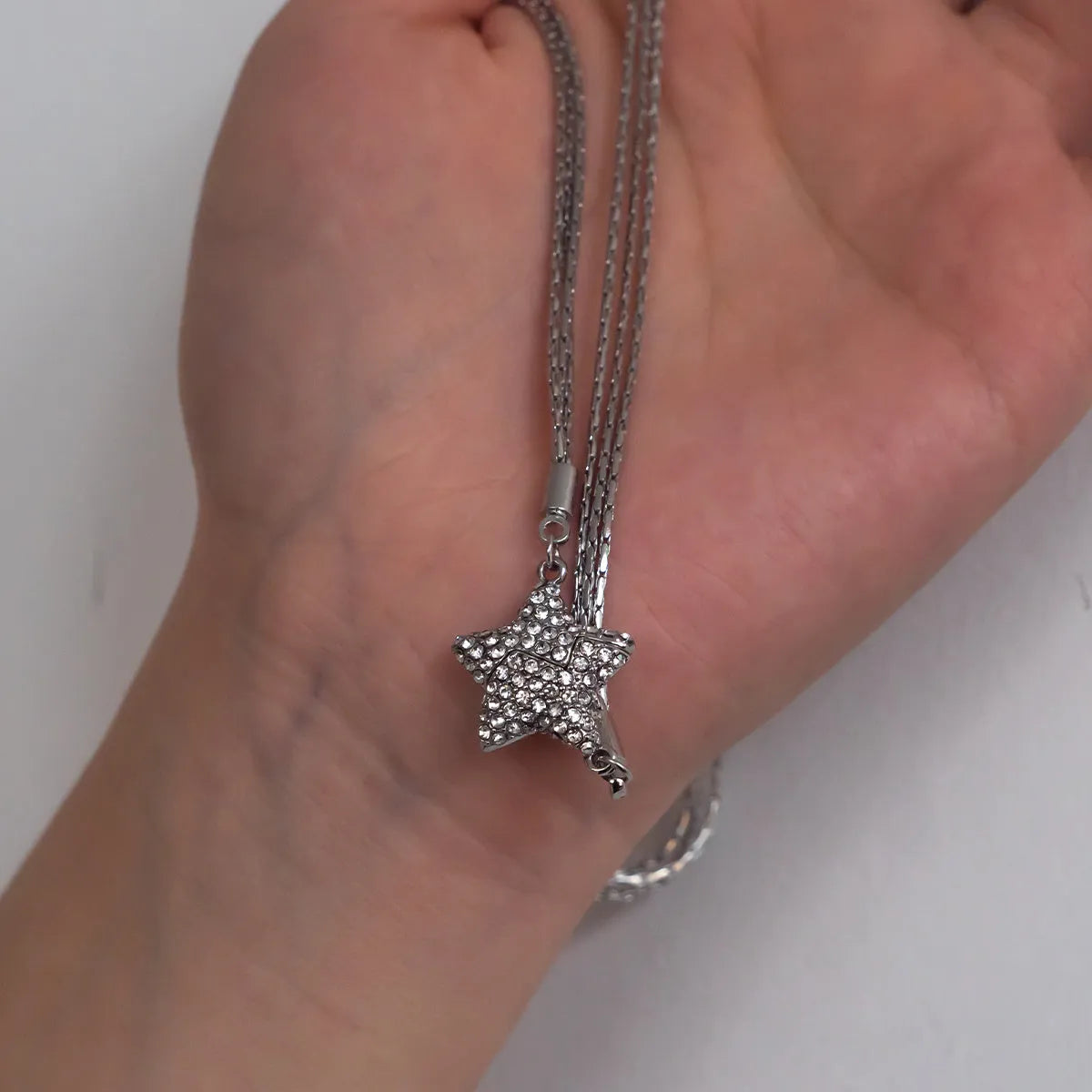 Magnetic five-pointed star necklace with rhinestones, copper electroplated pendant, water wave chain, 21-50cm