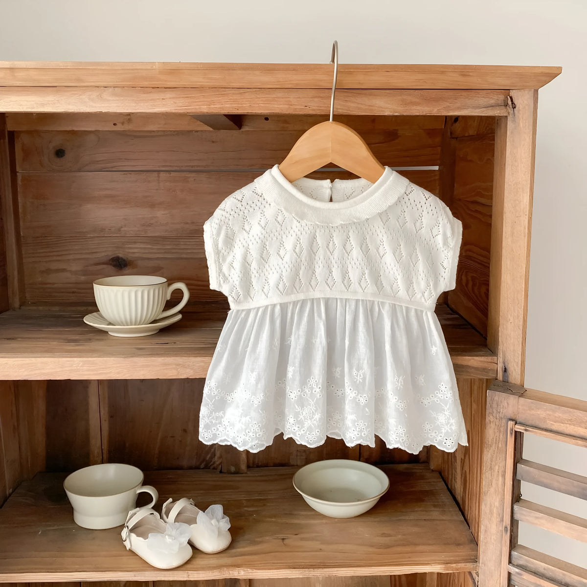 Girls' creamy-white sleeveless crocheted lace swing top in cotton fine yarn, princess style knitted stitching