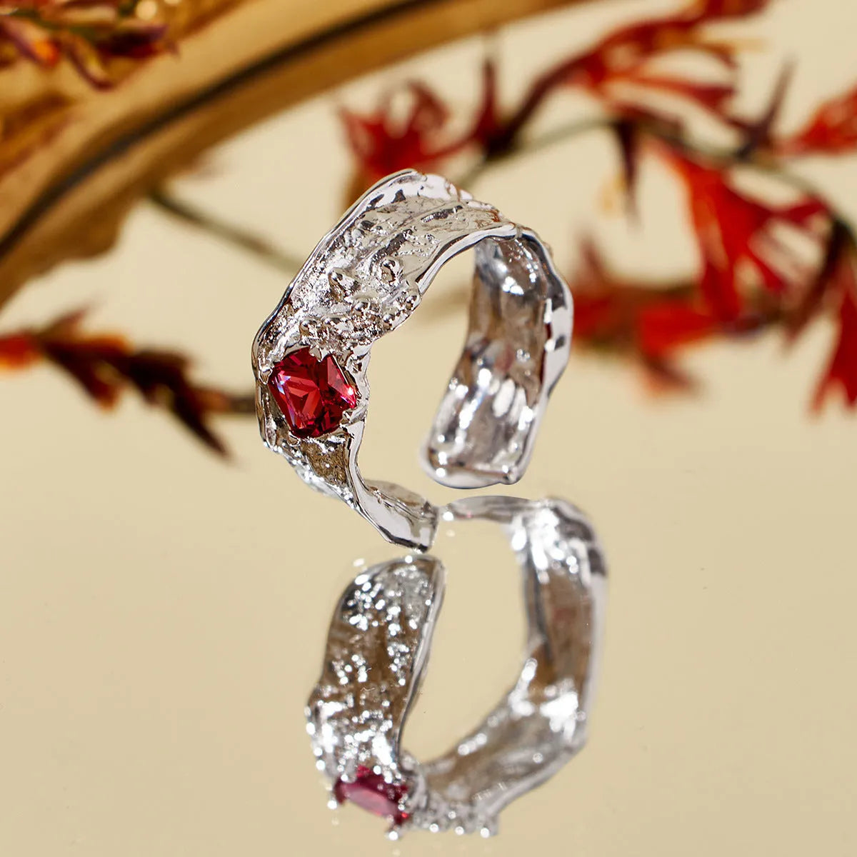 Irregular zircon ring with geometric copper base, adjustable open mouth, white golden-becarite colour