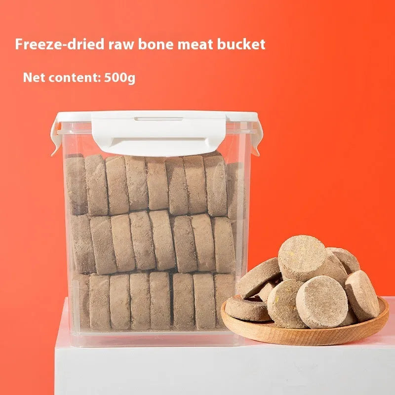 Freeze-dried dog snacks in a resealable bag, assorted chicken egg yolk and duck varieties, 500g net weight