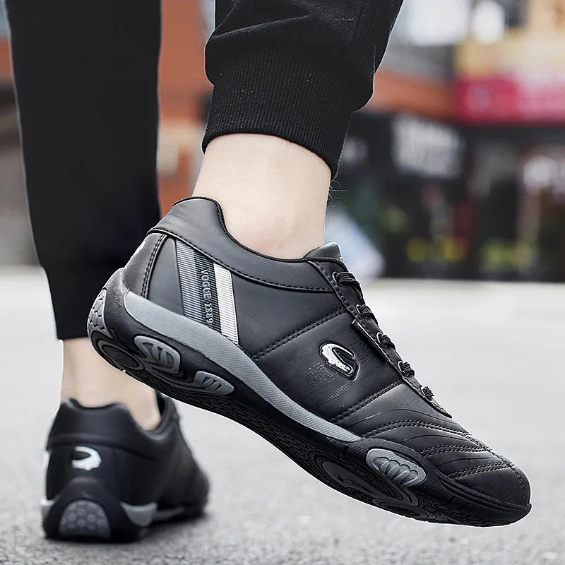Men's casual leather sneakers in black with flat heel and round toe design