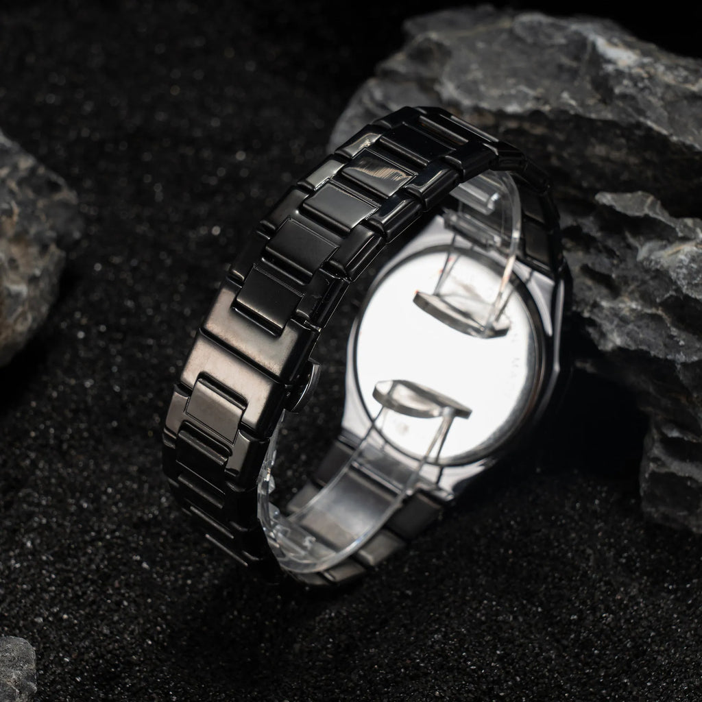 Men's business casual watch with stainless steel bracelet and black dial