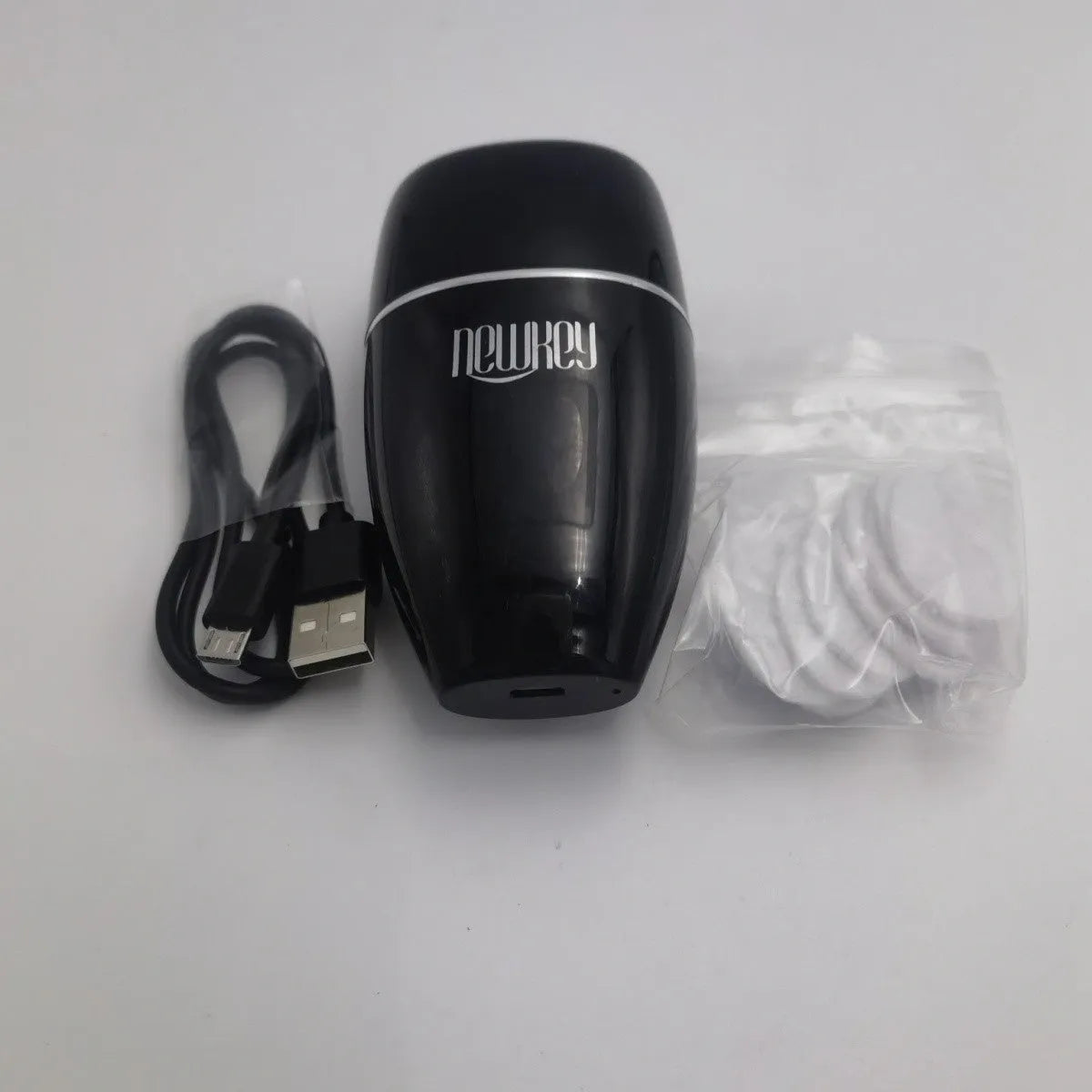 Black and white electric silicone lip plumper device with 3-speed adjustment and USB charging cable