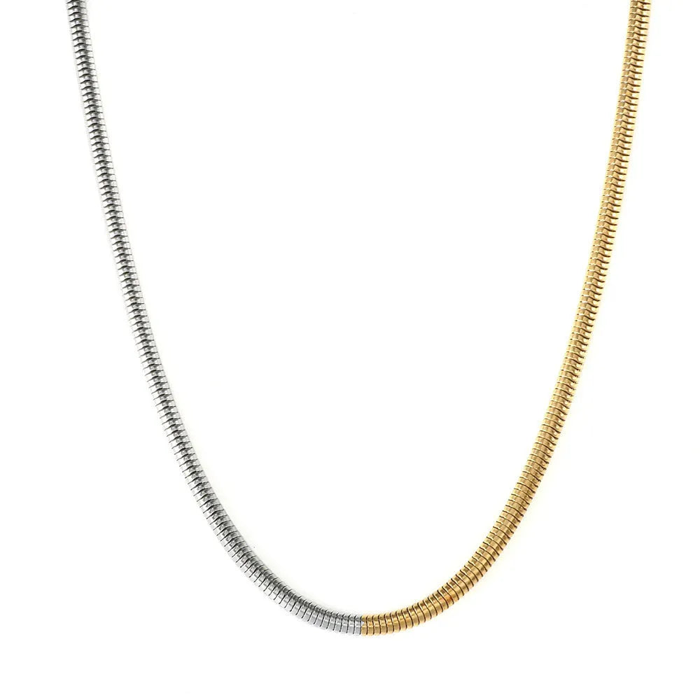 Gold-coloured 3mm wide snake bone chain necklace with geometric line design