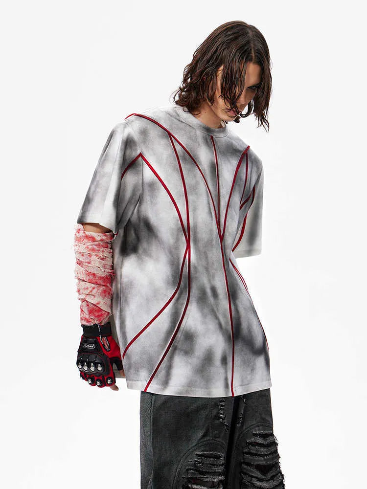Padded shoulder cotton t-shirt with three-dimensional line patchwork design and round neck