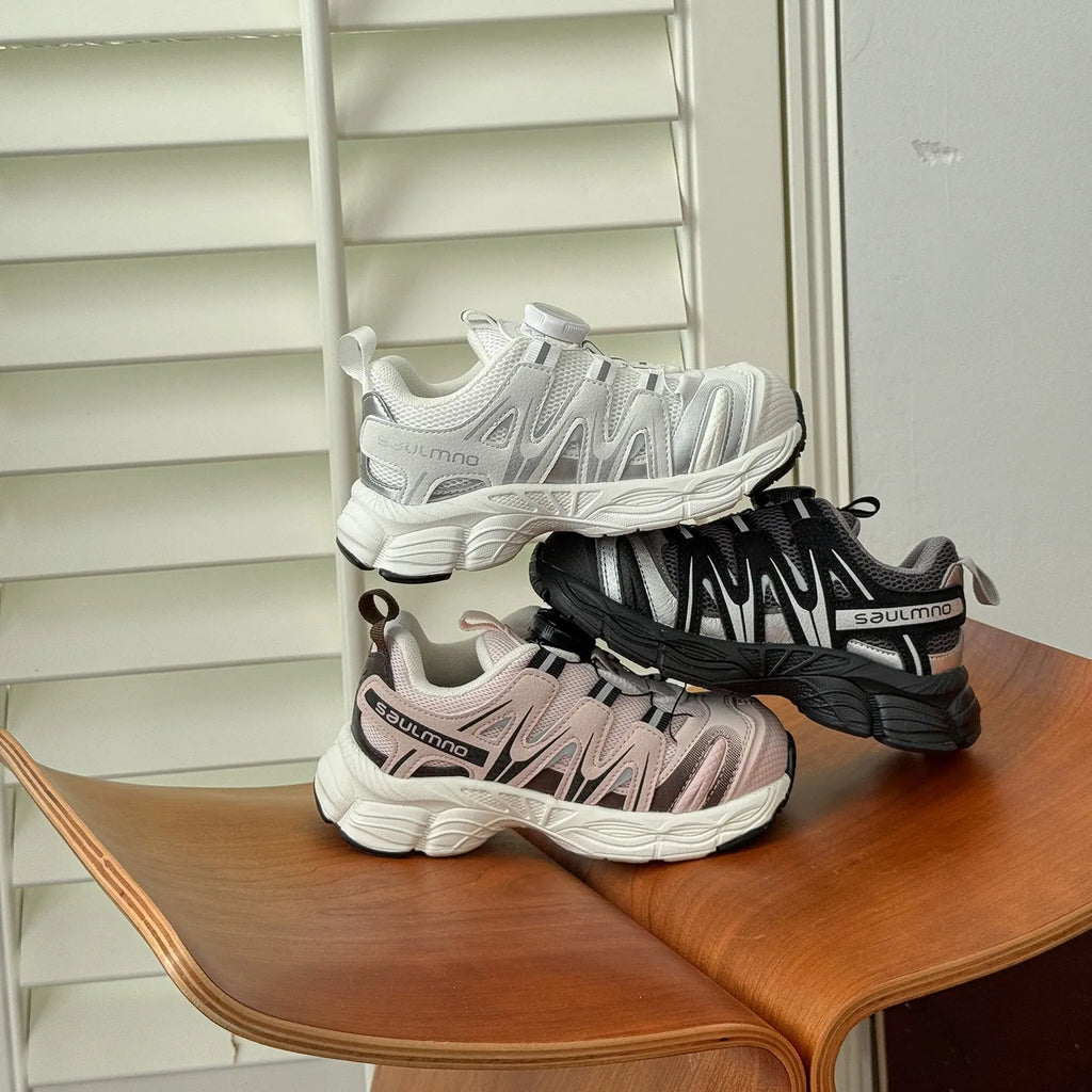 Girls casual shoes in beige with PU leather and mesh upper.