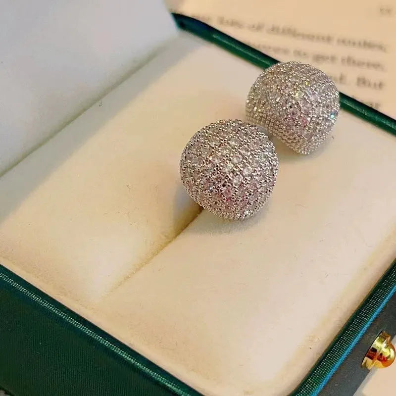Geometric drop-shaped golden beans and diamond ear clips in gold and white colour options