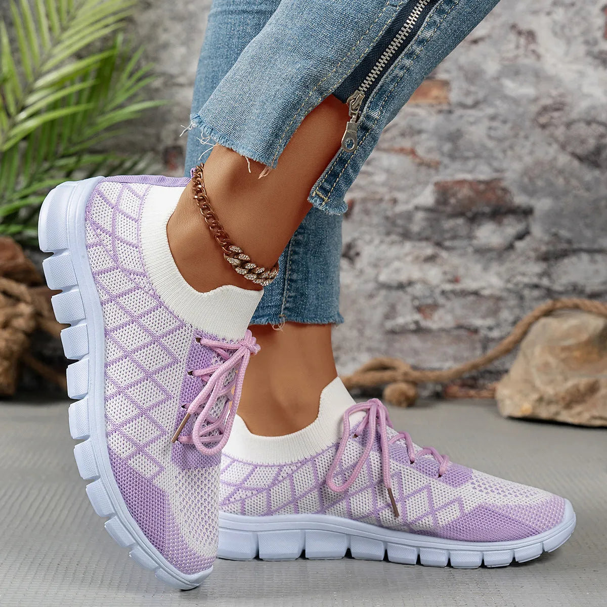 Colourblock plaid flyknit sneakers with mesh upper, lace-up closure, round toe, flat heel, women's casual walking shoes