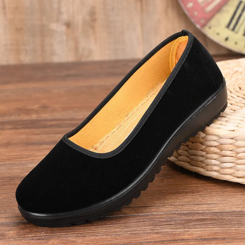 Black women's Old Beijing cloth shoes with flannel upper, cotton lining, flat polyurethane sole, round toe, sizes 34-41