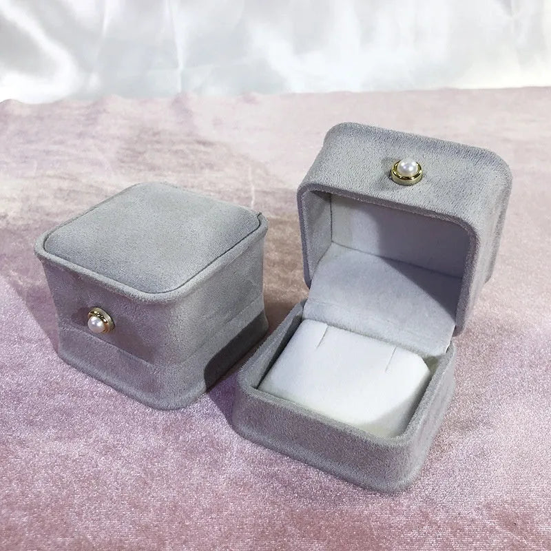 Fashion flannel waist-tight jewellery box with pearl buckle in light green for ring storage