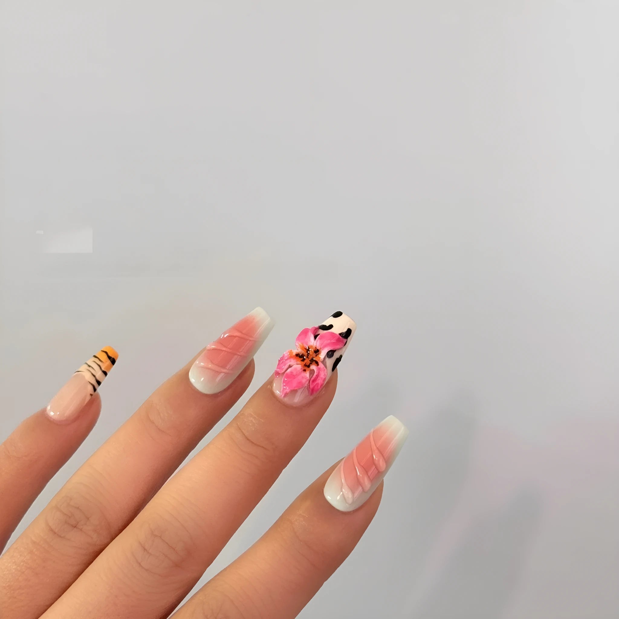 Set of zebra pattern lily hand-carved artificial nail tips with flower and leopard print designs in sizes XS to L