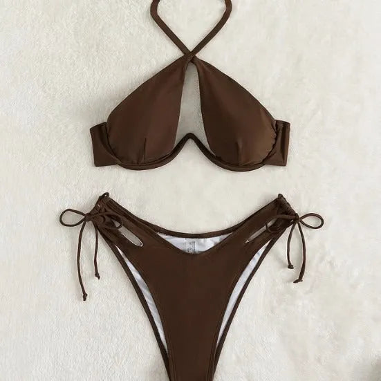 Women's halter neck bikini swimsuit in solid colour with briefs style