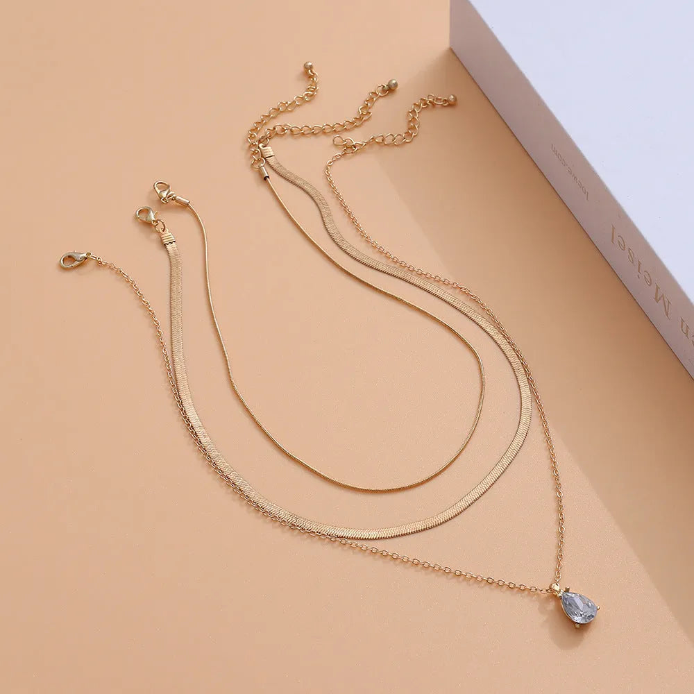Sweet Cool Simple Metal Niche Water Drop Necklace in gold finish on display
