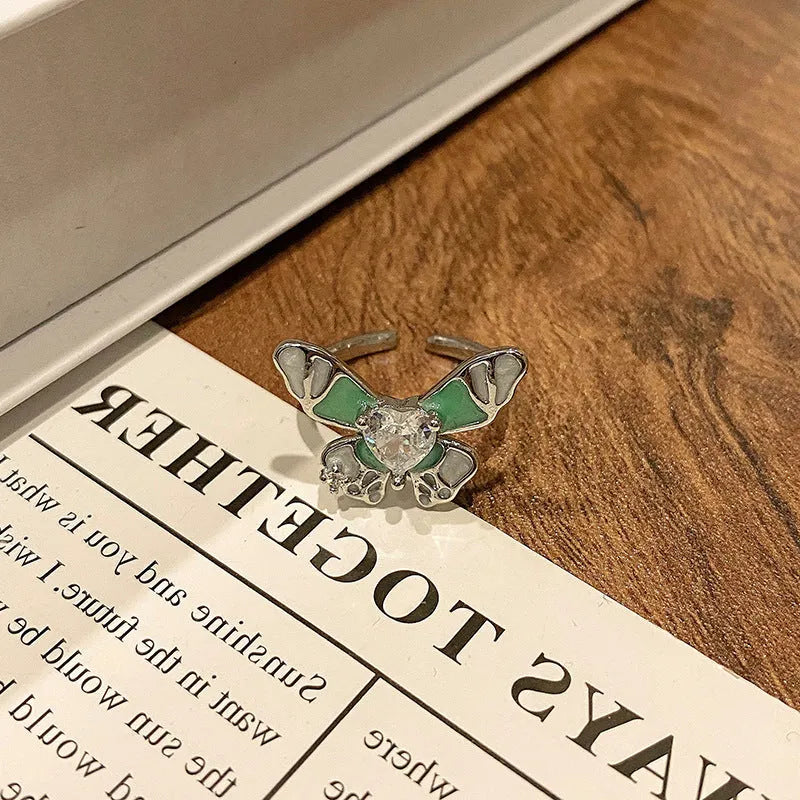 Creative Chinese butterfly design copper ring for women with dripping oil finish.