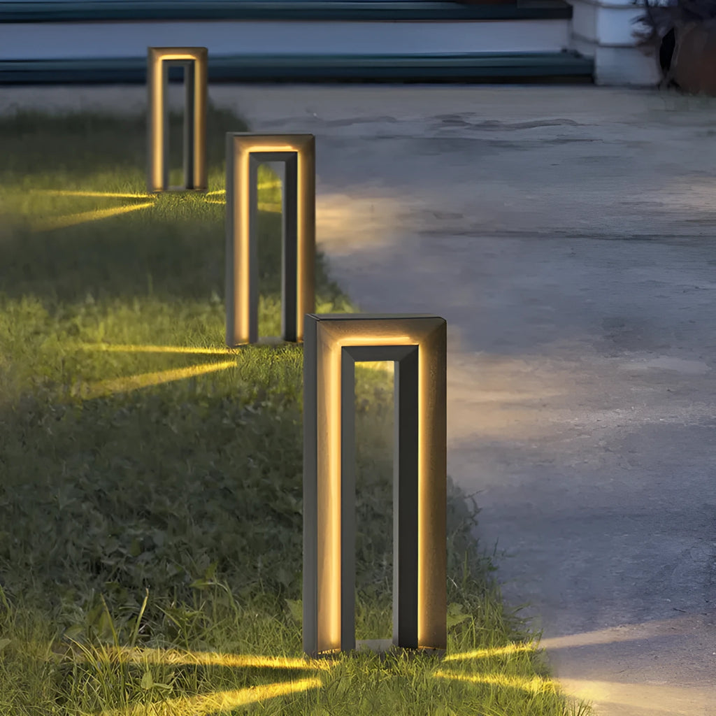 Square geometric design outdoor garden lamp with solar panel and 62cm height