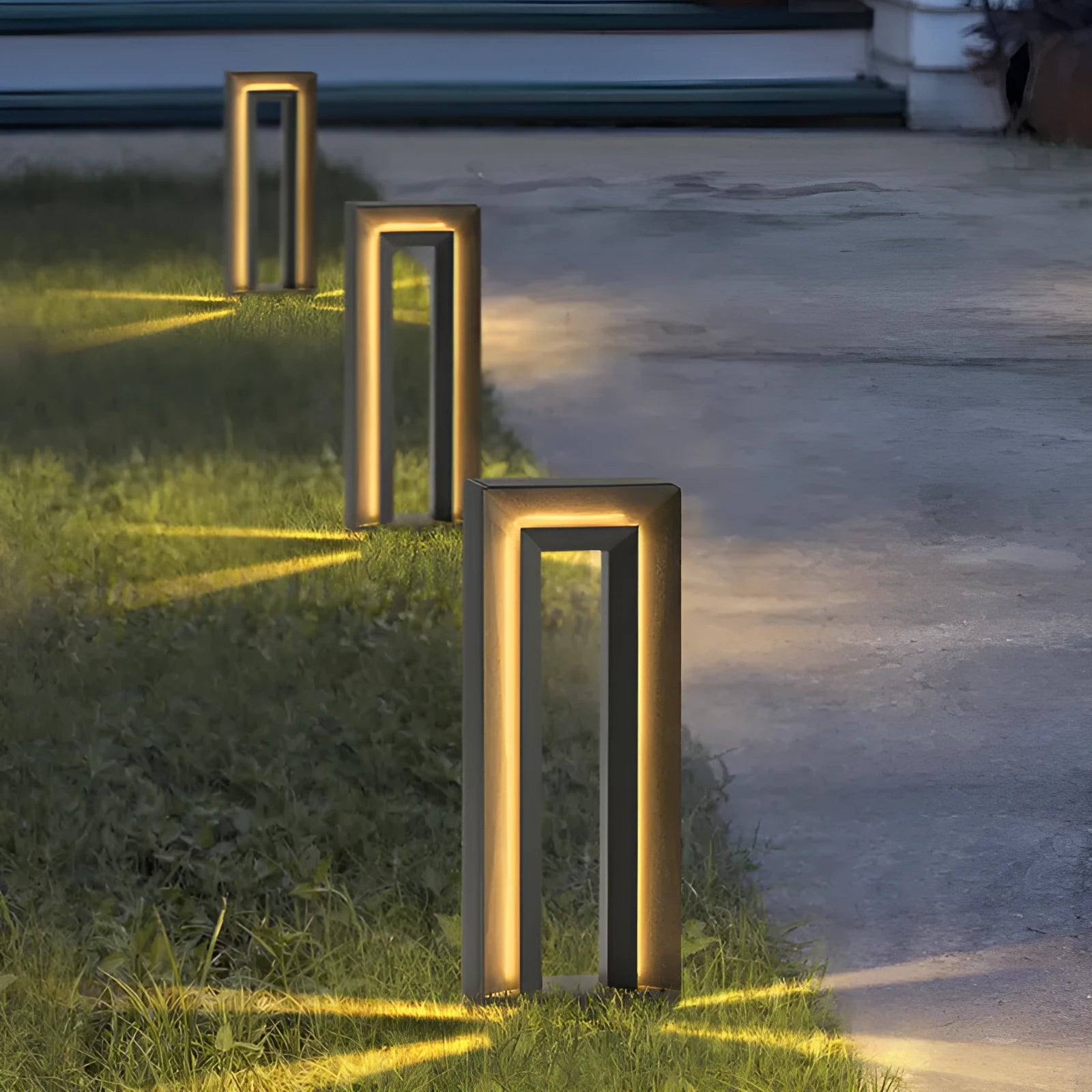 Square geometric design outdoor garden lamp with solar panel and 62cm height