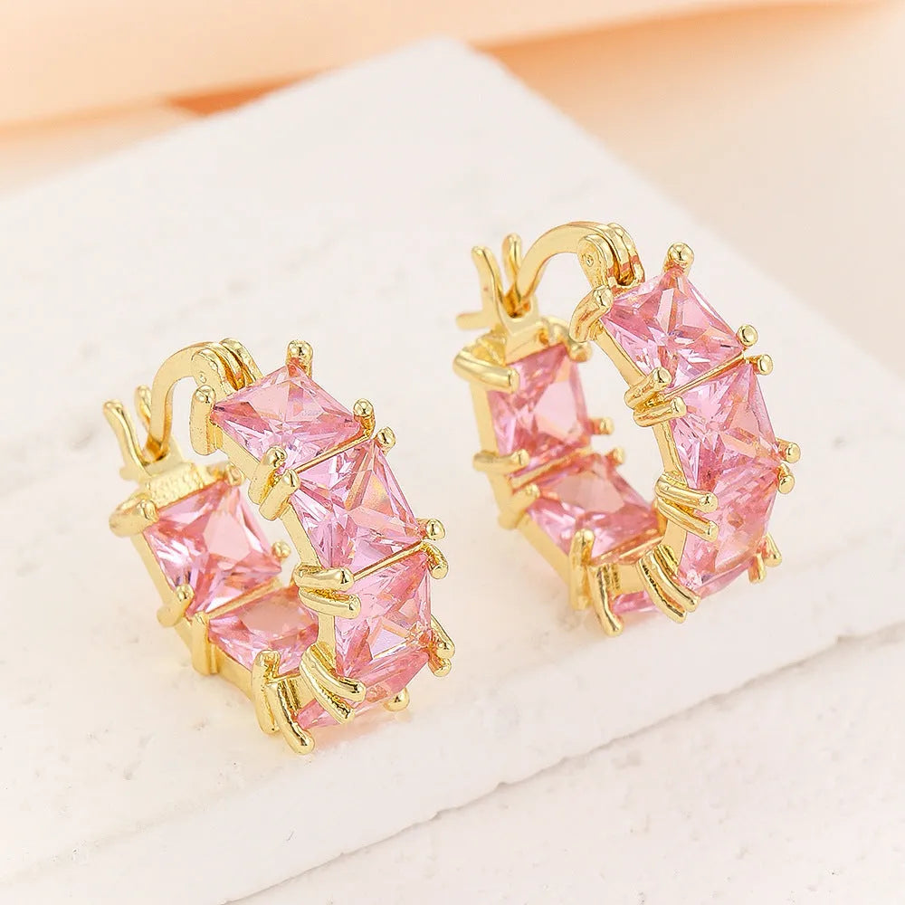 Geometric U-shaped women's earrings with zirconium stones and gold-plated copper construction