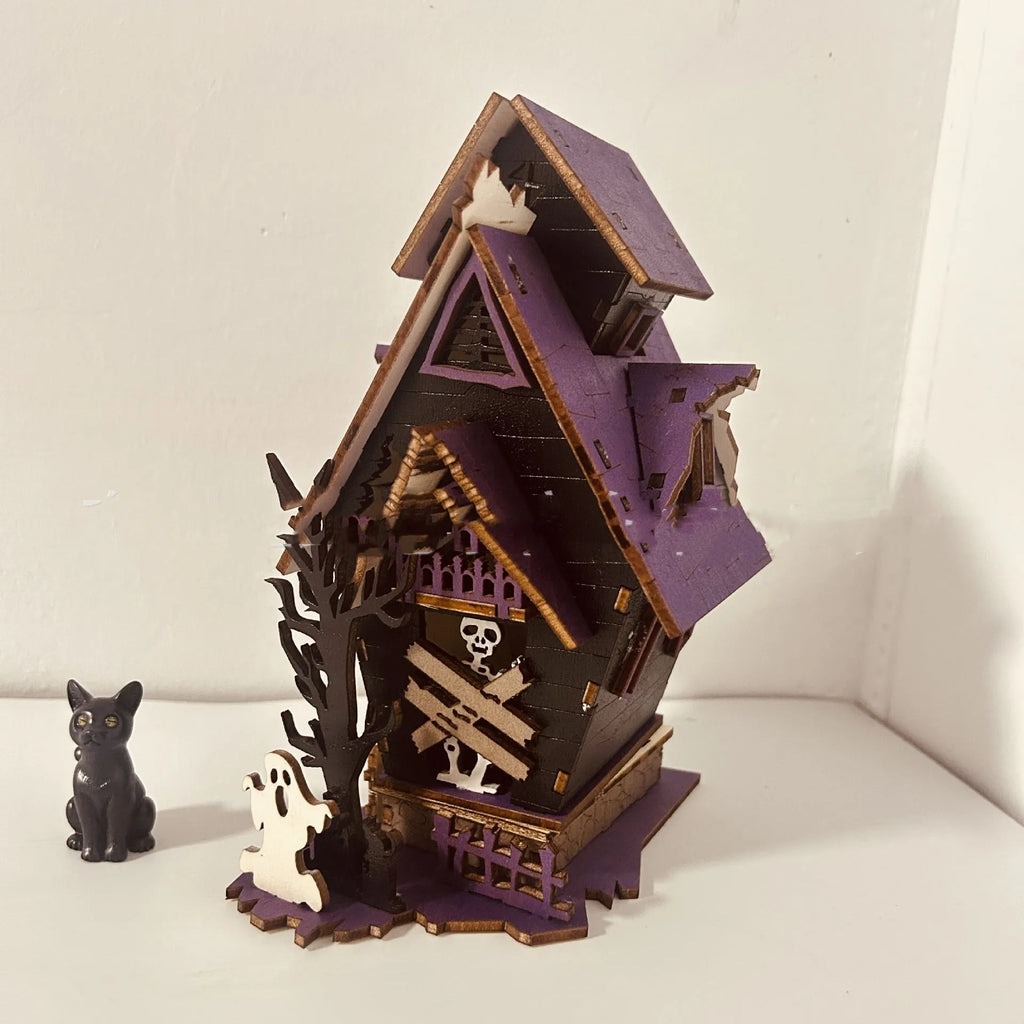 Wooden haunted house Halloween decoration measuring 14x10.5x19cm for candle illumination