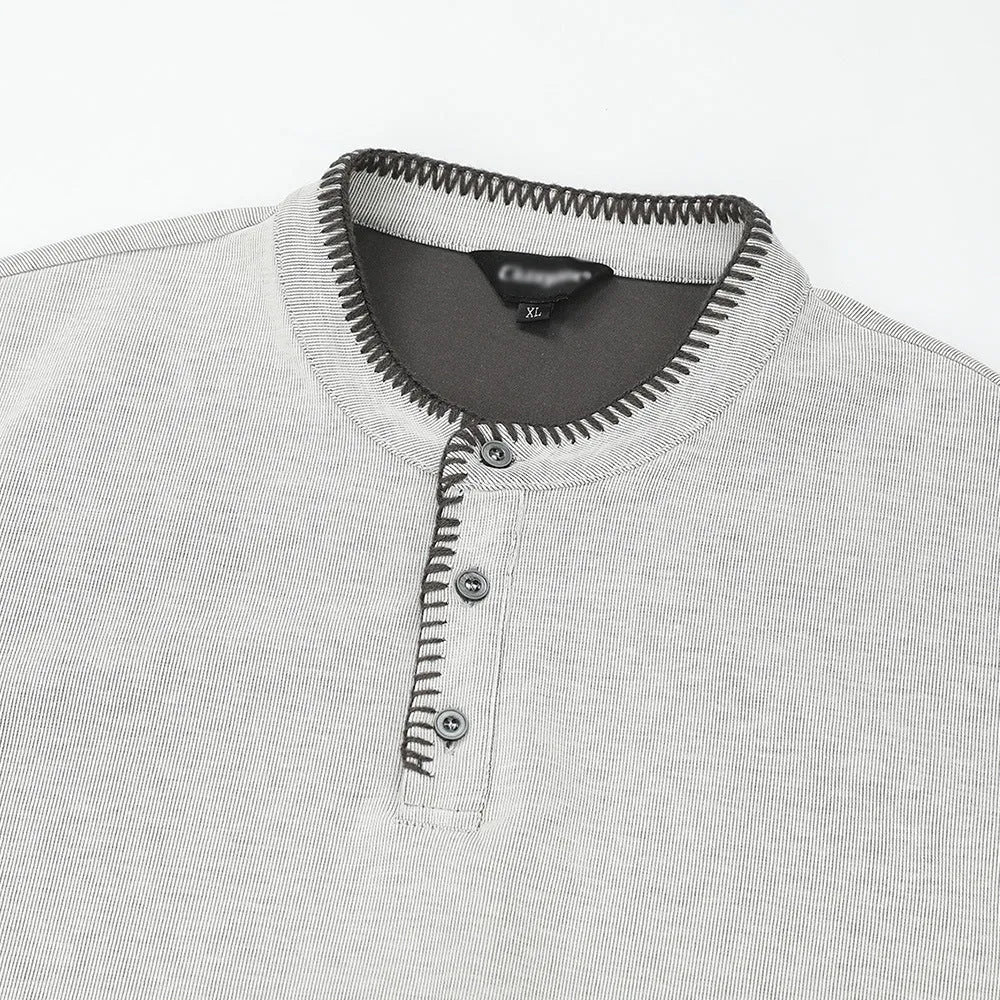 Men's short-sleeved polo shirt in cotton with loose fit, light gray colour, front view