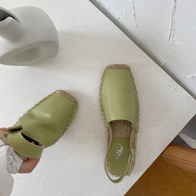 Women's Baotou flat sandals in retro fisherman style with canvas upper.