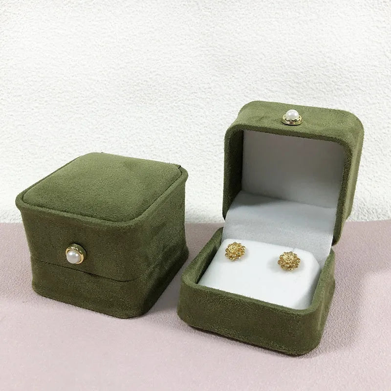 Fashion flannel waist-tight jewellery box with pearl buckle in light green for ring storage