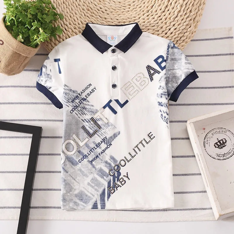 A short-sleeve cotton shirt for boys in a solid colour with a lapel collar.