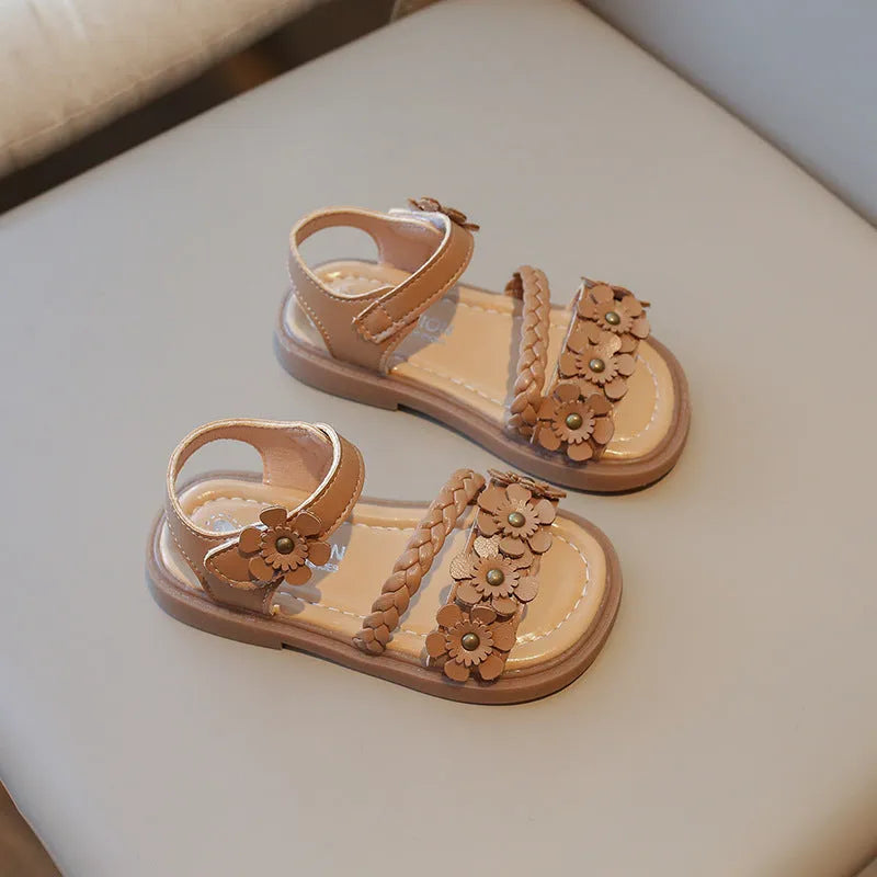 Childrens fashion flower soft bottom beach shoes for girls in beige with PU upper and flexible sole