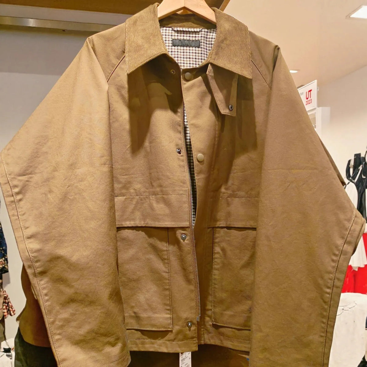 Japanese men's casual short jacket in black, loose fit, thin polyester with 95% cotton lining and slit pocket