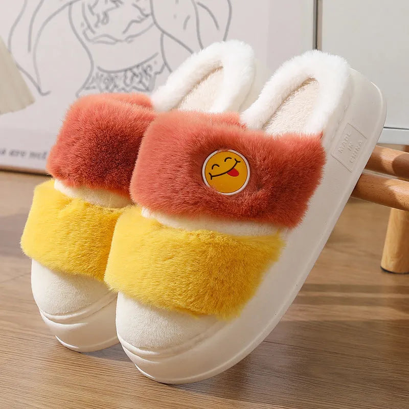 Thermal cotton slippers in plush fabric with cashmere lining, shown in a colour option like pink and green