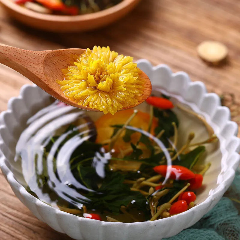 Honeysuckle chrysanthemum tea boxes with tea bags and complimentary cups in bundle packaging
