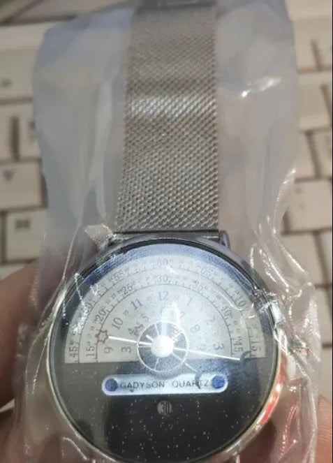 Men's creative sports wristwatch with 40mm alloy case, mineral glass, and onion crown detail