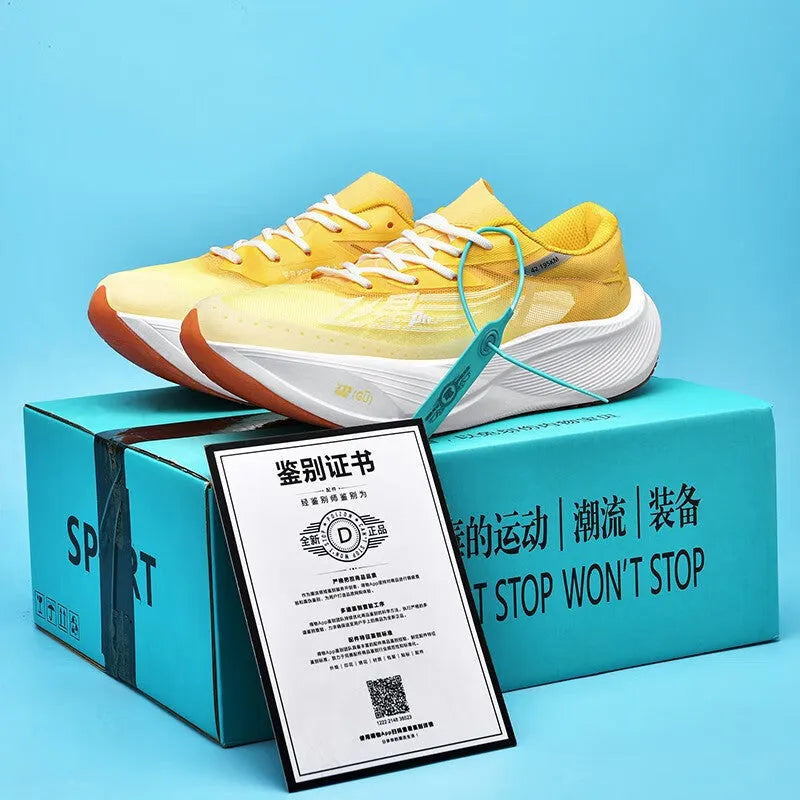 Adult low top lace-up sneaker with racing carbon plate, natural rubber sole, and PU mesh upper in Glacier colour.