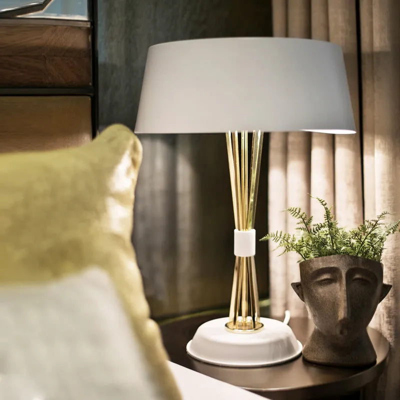 European-style iron table lamp 35x66cm black metal lampholder LED desk light