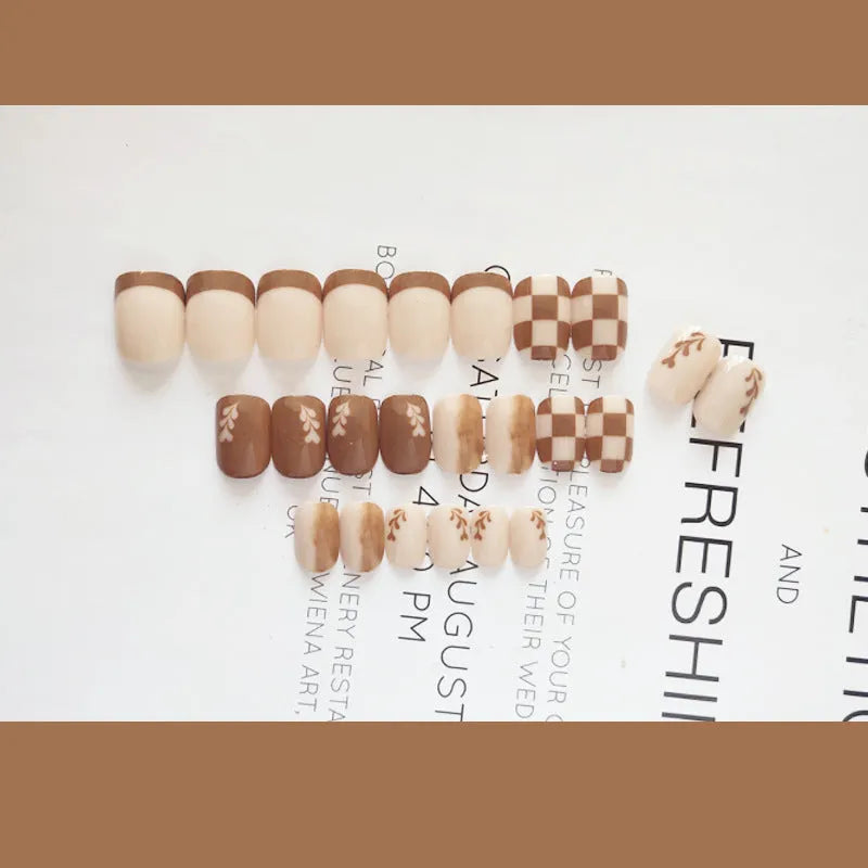 Kurixiang C-175 Chestnut Spice Latte almond-shaped false nails with checkerboard pattern and glue
