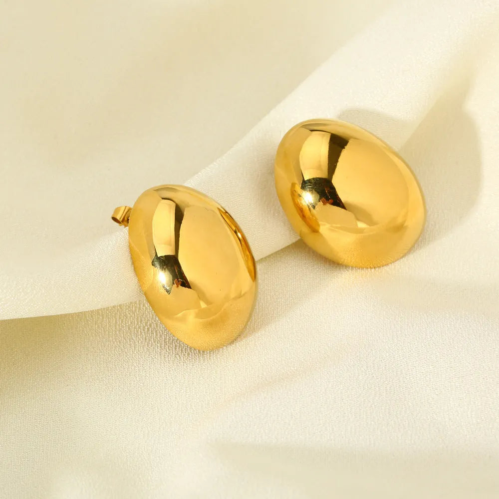 A pair of geometric stainless steel ear studs with an 18K gold plated, glazed surface and line detailing.