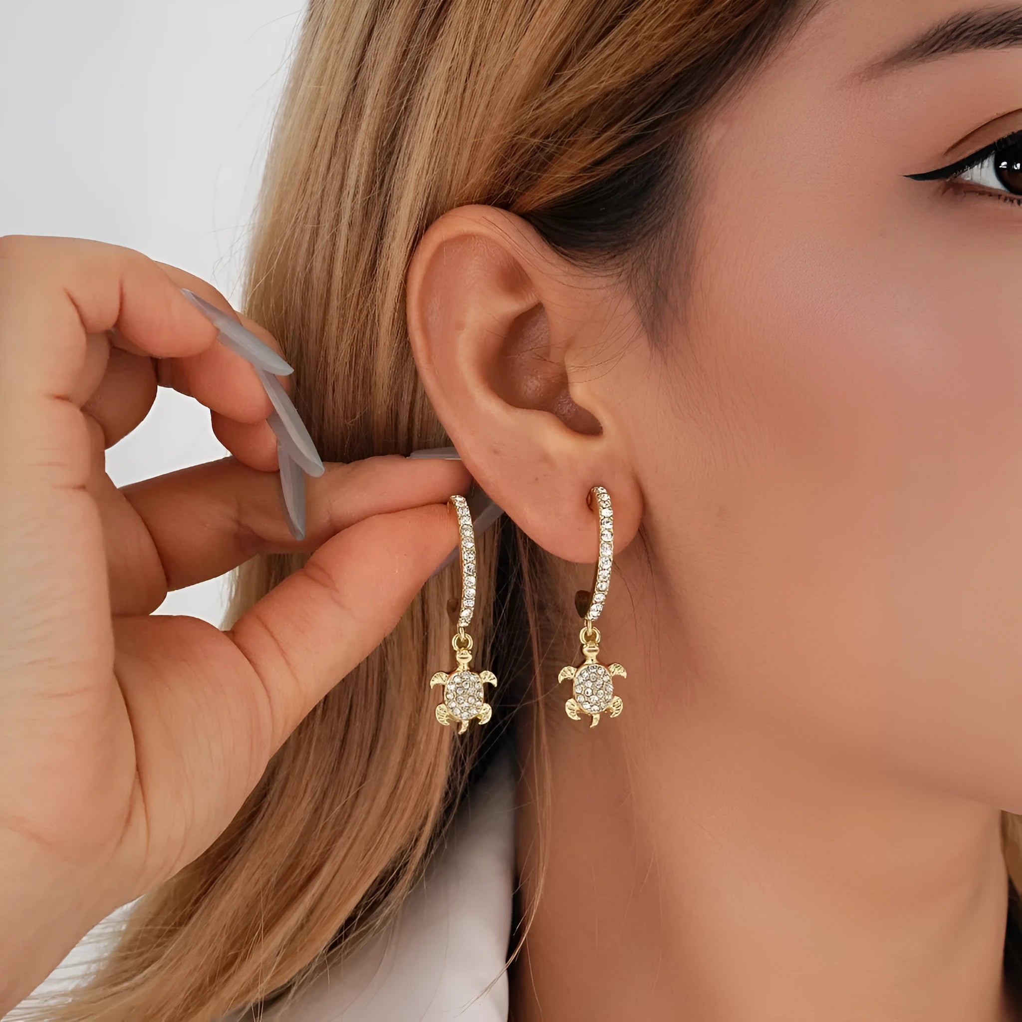 Set of 4 ladies' geometric irregular light luxury retro alloy earrings in 4 styles for party and casual wear