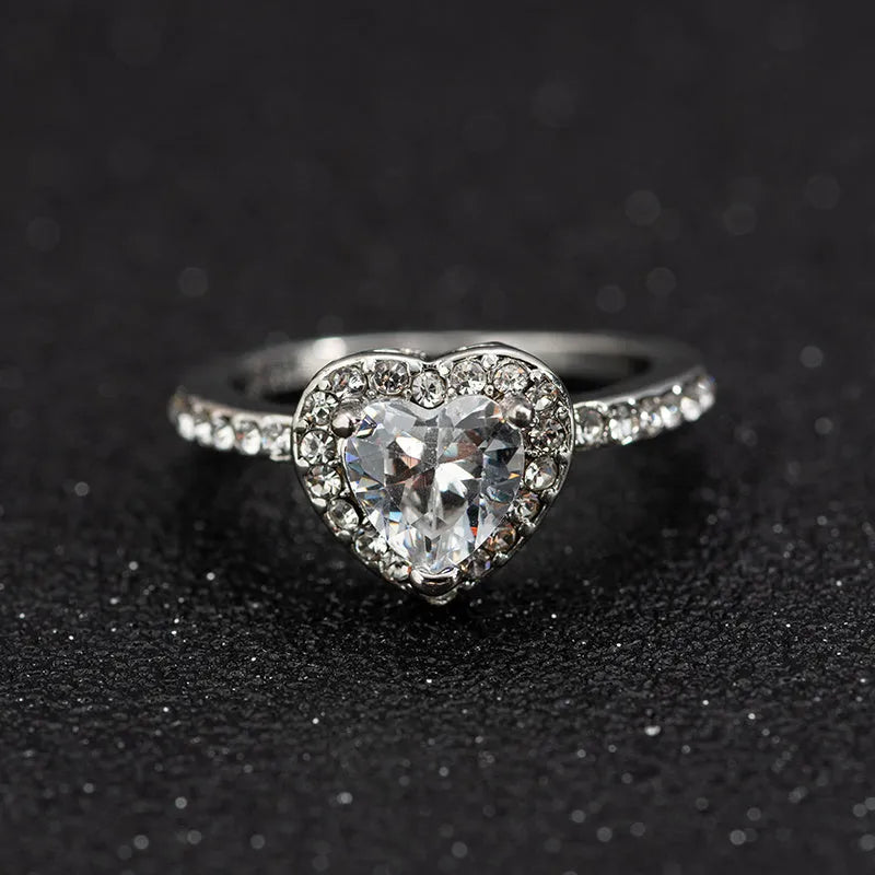 Heart-shaped women's wedding ring with crystal centrepiece in rose gold finish