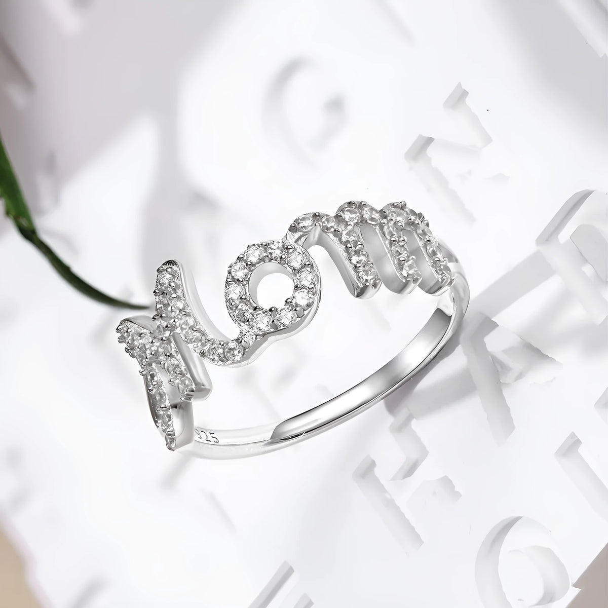 S925 sterling silver women's ring with English Mom letter design, refined zircon accent, platinum or gold colour, sizes 6-9