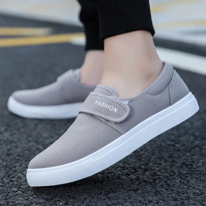 Men's canvas Velcro flat shoes in black low-top style with PVC sole