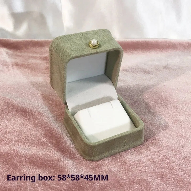 Fashion flannel waist-tight jewellery box with pearl buckle in light green for ring storage