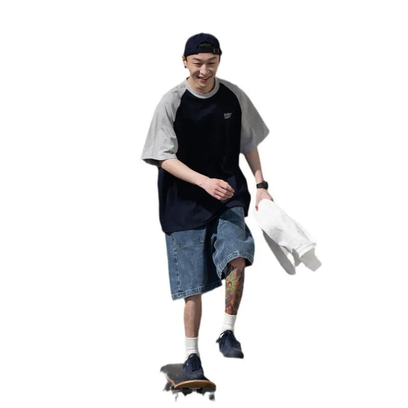 Man wearing a loose-fit grey raglan sleeve T-shirt, Japanese casual style.