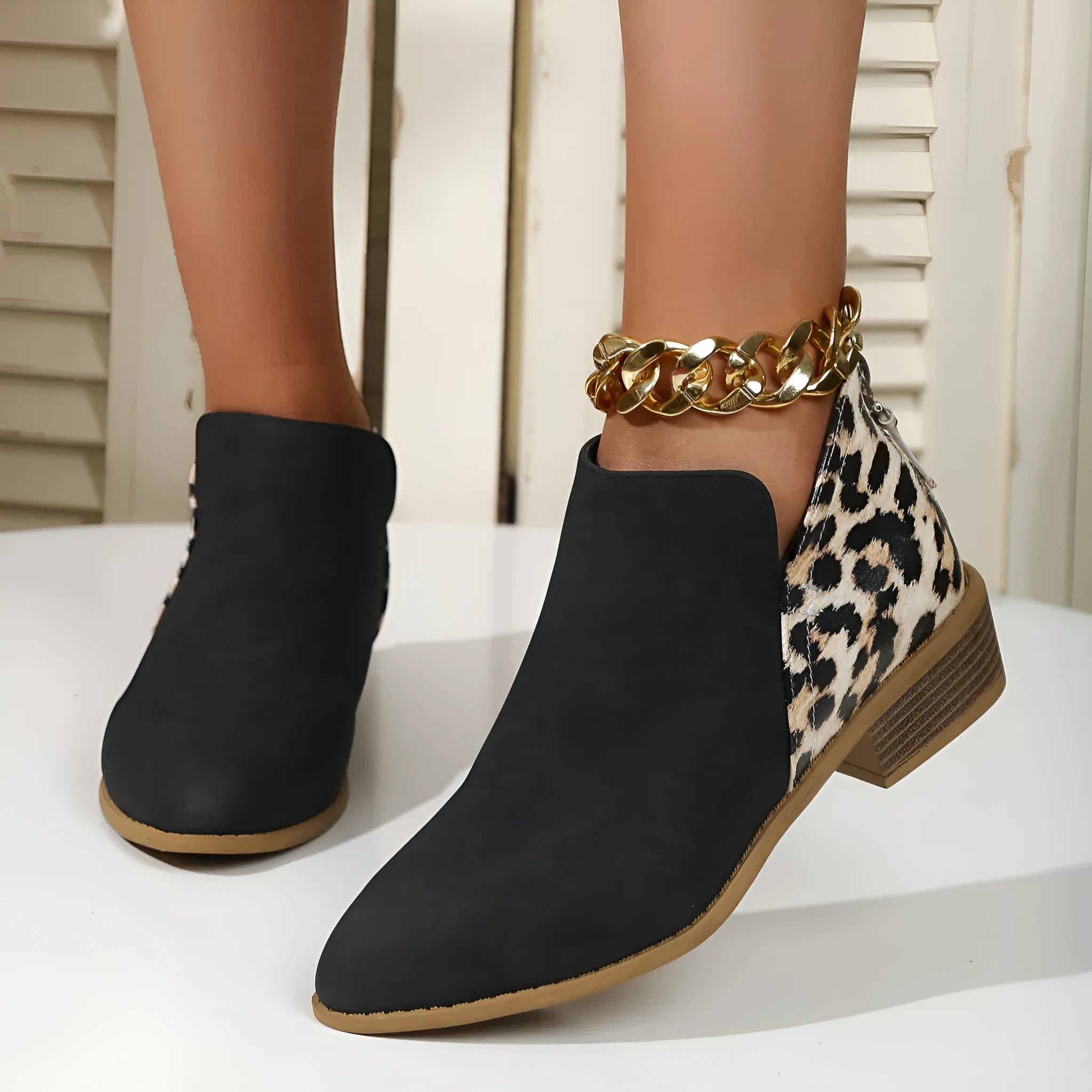 Women's leopard print pointed toe chunky heel boots in brown suede with back zipper