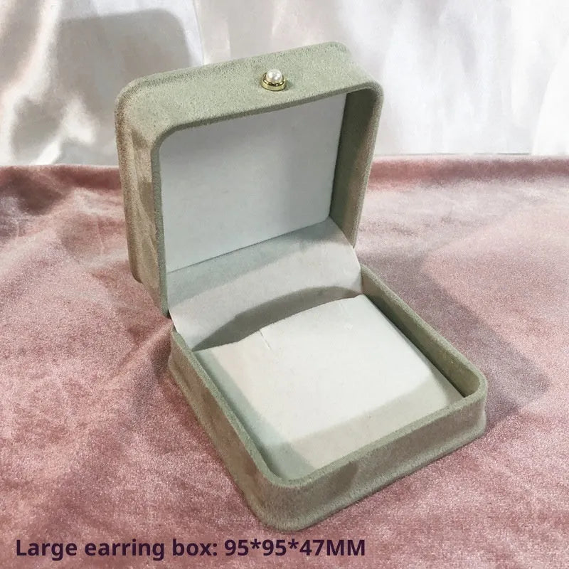 Fashion flannel waist-tight jewellery box with pearl buckle in light green for ring storage